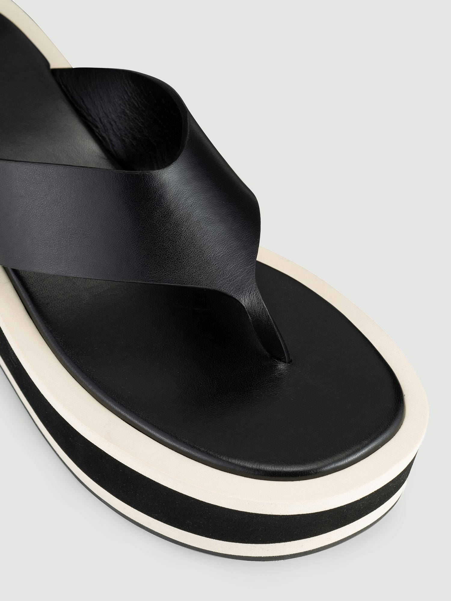 shoe detail view alt:size alt:fit1 alt:hover